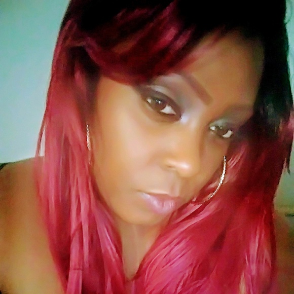 Meet your Posher, Dominique - Picture 1 of 1